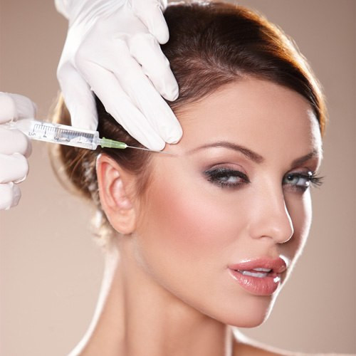 Botox giá rẻ. Nhiều thẩm mỹ viện đưa ra chương trình khuyến mại, giá rẻ cho dịch vụ tiêm botox. Đừng tham rẻ bởi bạn có thể sẽ phải sử dụng loại botox kém chất lượng. Với việc thẩm mỹ, không nên tìm những địa điểm giá rẻ mà cần quan tâm tới tay nghề bác sĩ, chất lượng sản phẩm. Nếu botox được bán với giá rẻ, nó có thể là loại hàng bán trôi nổi ở "chợ đen" hoặc do sắp hết hạn.