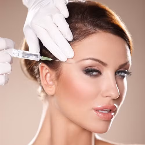 Botox giá rẻ. Nhiều thẩm mỹ viện đưa ra chương trình khuyến mại, giá rẻ cho dịch vụ tiêm botox. Đừng tham rẻ bởi bạn có thể sẽ phải sử dụng loại botox kém chất lượng. Với việc thẩm mỹ, không nên tìm những địa điểm giá rẻ mà cần quan tâm tới tay nghề bác sĩ, chất lượng sản phẩm. Nếu botox được bán với giá rẻ, nó có thể là loại hàng bán trôi nổi ở "chợ đen" hoặc do sắp hết hạn.