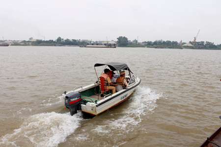 Công an Hà Nội vẫn tiếp tục tìm kiếm thi thể nạn nhân.