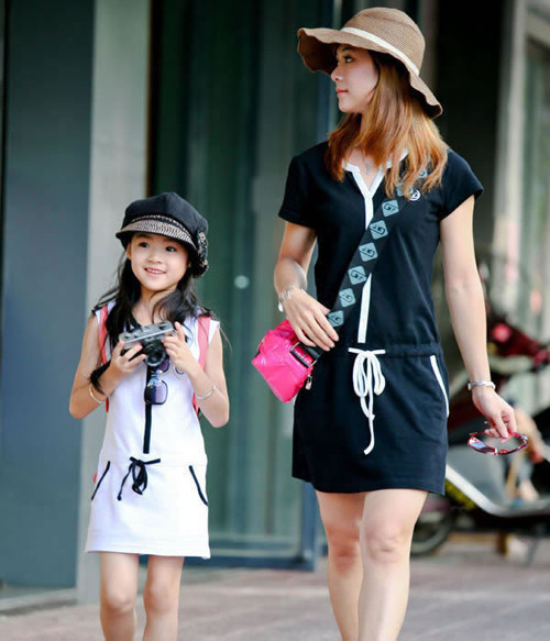 Các thiết kế đầm cotton liền thân kiểu dáng thể thao là gợi ý cho những bà mẹ năng động, cá tính.