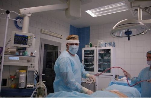 Bước 4: Dùng dụng cụ chuyên dụng để đưa dung dịch đã pha vào mô mỡ.