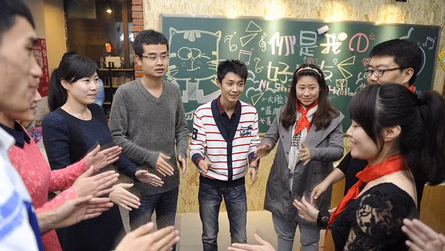 ...các trò chơi tập thể như trong thời thơ ấu mà các khách hàng đã từng trải qua.