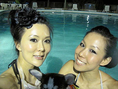 Tự tin khoe "thành quả" sau 1 "chuỗi" ca phẫu thuật đau đớn. Khuôn mặt nữ MC tuy có trẻ trung hơn trước nhưng đã có dấu hiệu thiếu tự nhiên và cứng đờ.