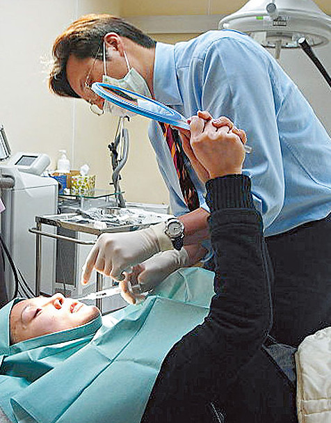 Năm 2005 cũng là năm đầu tiên người đẹp chạm ngõ dao kéo và sử dụng chất làm đầy.