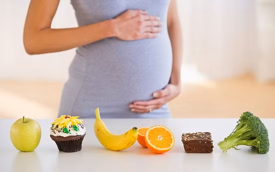 Phòng ngừa nhiễm khuẩn. Một vài bệnh nhiễm khuẩn nếu mắc phải trong quá trình mang thai có thể ảnh hưởng nguy hại cho thai nhi. Nên giữ gìn vệ sinh sạch sẽ, an toàn, tránh cách bệnh nhiễm khuẩn triệt để trong thai kỳ.