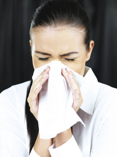 Chảy máu cam. Một số phụ nữ cho biết họ bị chảy máu cam trước khi họ phát hiện là đang có thai. Triệu chứng này cũng kèm theo các biểu hiện như nghẹt mũi và khó thở. Thường thì triệu chứng này sẽ biến mất ở những giai đoạn sau của thai kì. Chảy máu cam có thể là đáng sợ nhưng nếu bạn không bị mất rất nhiều máu thì không có gì phải lo lắng, nhiều lúc có thể xử trí tại nhà.