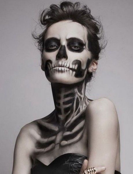 Đen-trắng luôn là tông màu chủ đạo để tạo nên những khuôn mặt quỷ dữ trong đêm Halloween.