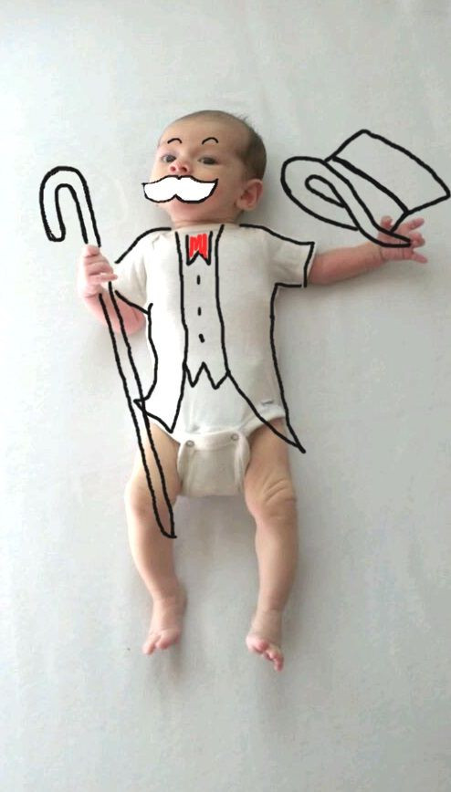 Cậu bé con đáng yêu của bà mẹ Amber Wheeler hóa thân thành chàng hề đáng yêu thông qua nét vẽ nguệch ngoạc của mẹ.