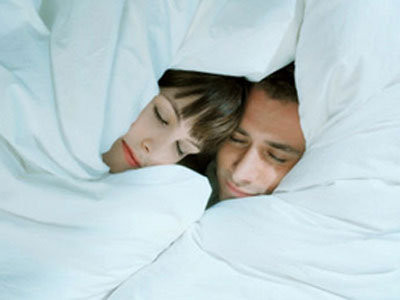 Làm chuyện ấy ở môi trường quá lạnh. Cơ bắp lạnh có nhiều khả năng bị chuột rút. Nếu bạn dễ bị chuột rút, hãy sưởi ấm đôi chân và làm chuyện ấy trong môi trường ấm áp.