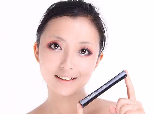 Mặt khác mí mắt là bộ phần tiếp xúc với mắt nên đòi hỏi mực xăm phải là loại tốt đảm bảo không gây hại đến mắt.