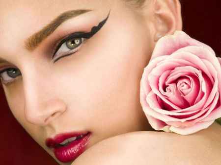 Trước khi quyết định xăm nên tìm hiểu kỹ về cơ sở, trình độ chuyên môn kỹ thuật viên, chế độ chăm sóc sau xăm. Dĩ nhiên, để không xảy ra những biến chứng khó lường, tốt nhất chị em nên để đôi mắt tự nhiên vì phong cách làm đẹp trong thế giới thời trang luôn thay đổi và khi đó chúng ta có thể trang điểm, làm đẹp thích hợp với xu hướng hoặc đôi khi phá cách tạo một nét riêng cho “cửa sổ tâm hồn” của mình.