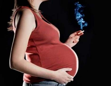 Những trẻ có mẹ hút thuốc thường xuyên trong thời gian mang thai có nhiều nguy cơ trở nên ủ rũ và chán nản hơn các trẻ khác. Ảnh mih họa