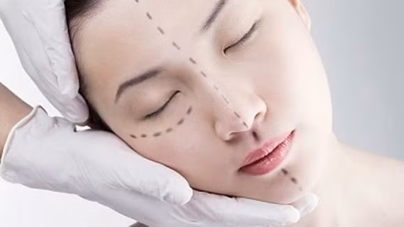 Hệ quả không bền lâu. Một khi đã phẫu thuật thẩm mĩ, bạn không có đường để quay trở lại như trước đó. Ngoài ra, kết quả phẫu thuật thẩm mĩ cũng sẽ không duy trì suốt đời. Sau khi được nâng ngực, nhiều người nghĩ rằng nét quyến rũ của mình sẽ lâu bền mãi, nhưng thói quen ăn uống, tác dụng của tuổi tác và trọng lực sẽ chống lại bạn.