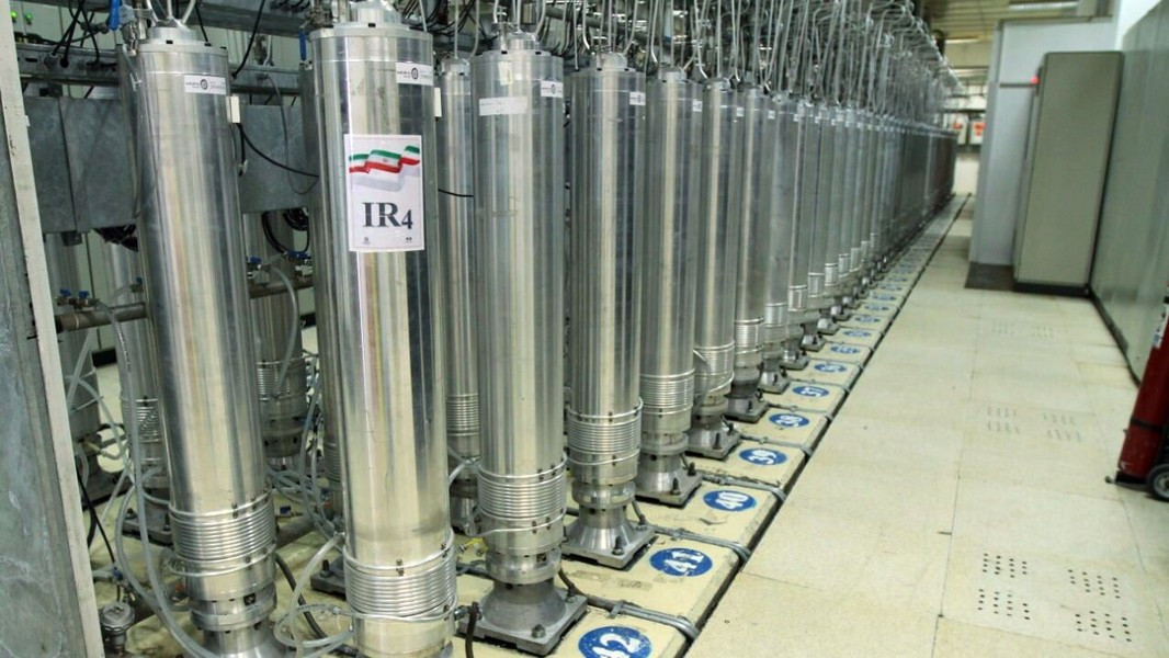 Mặc dù vậy, hiệu quả từ chiến lược do Tehran thực hiện suốt thời gian qua đã bị suy giảm mạnh, khi các nhóm vũ trang Hamas, Hezbollah gần như bị Israel xóa sổ, vì vậy Iran có thể phải quay lại sử dụng quân bài cũ. Theo Reporter.