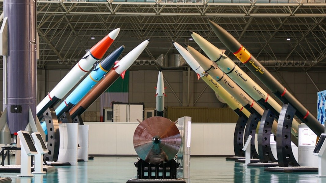 Theo nhận xét, nếu Iran chế tạo thành công vũ khí hạt nhân, họ sẽ thay đổi hoàn toàn chính sách đối ngoại của mình: Kịch bản quân sự bao gồm răn đe và cảnh báo các nước láng giềng để đạt mục tiêu chiến lược, dự báo sẽ được Tehran triển khai. Theo Reporter.