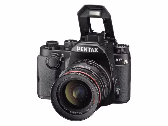 Có một điểm đáng tiếc là Pentax KP không sử dụng cổng HDMI thông thường, thay vào đó là SlimPort. SlimPort sẽ gửi các video HD thông quá cổng microUSB. Nếu bạn muốn sử dụng HDMI, bạn sẽ phải bỏ ra 25 USD, tức khoảng 560.000 đồng, để mua bộ chuyển đổi.