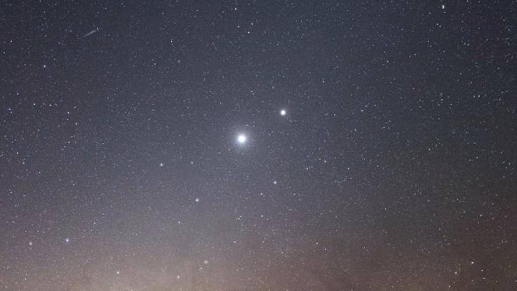  Sao Kim và Sao Mộc giao hội (ngày 13/11): Sự kết hợp ngoạn mục của Sao Kim và Sao Mộc có thể quan sát được trên bầu trời đêm ngày 13/11. Hai hành tinh sẽ tỏa sáng rất gần nhau và chỉ cách nhau khoảng 0,3 độ. Cặp đôi này sẽ xuất hiện ở phía đông bầu trời ngay trước khi Mặt Trời mọc. Ảnh: ESO.