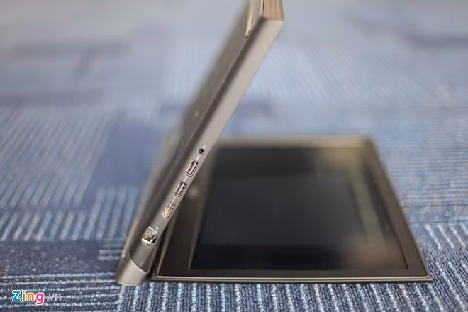 Dell Inspiron 7579 hỗ trợ đầy đủ các cổng kết nối như cổng USB 3.0, HDMI, LAN, giắc cắm tai nghe 3.5 mm.