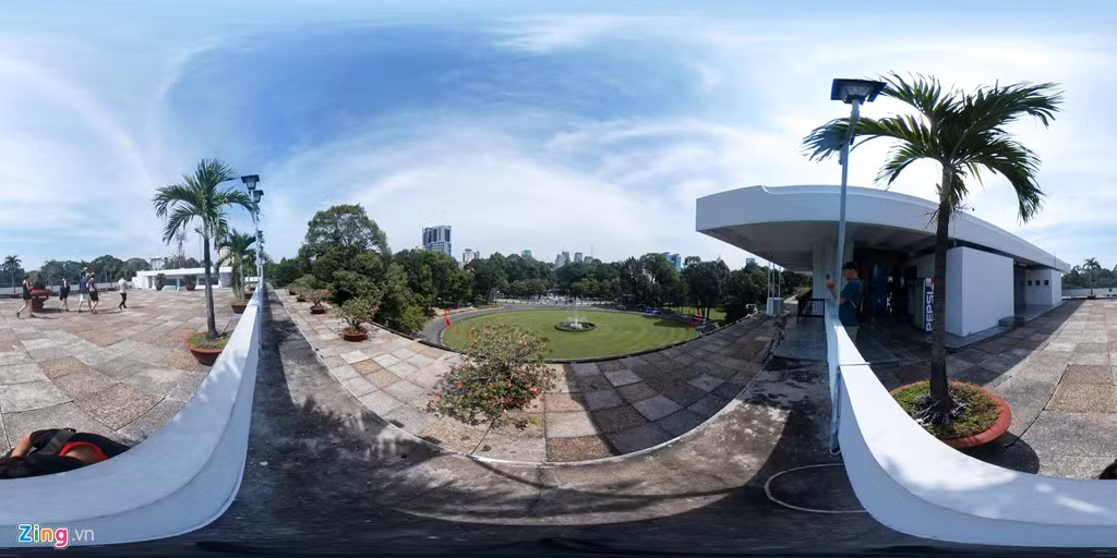 Dinh gồm ba tầng chính, một sân thượng, hai gác lửng, tầng nền, hai tầng hầm và một sân thượng cho máy bay trực thăng đáp. Từ sân thượng có thể nhìn toàn cảnh ra trung tâm thành phố.