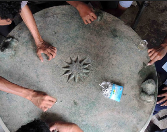 Sau khi được tìm thấy, chiếc trống được bảo quản tại Ủy ban Văn hóa Nghệ thuật Timor Leste. Trong tương lai, trống sẽ là một hiện vật trưng bày tiêu biểu tại Bảo tàng Quốc gia Timor Leste (đang được xây dựng). Ảnh: TTXVN.