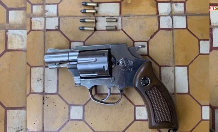 Doi no khong thanh, rut sung ban nguoi-Hinh-2