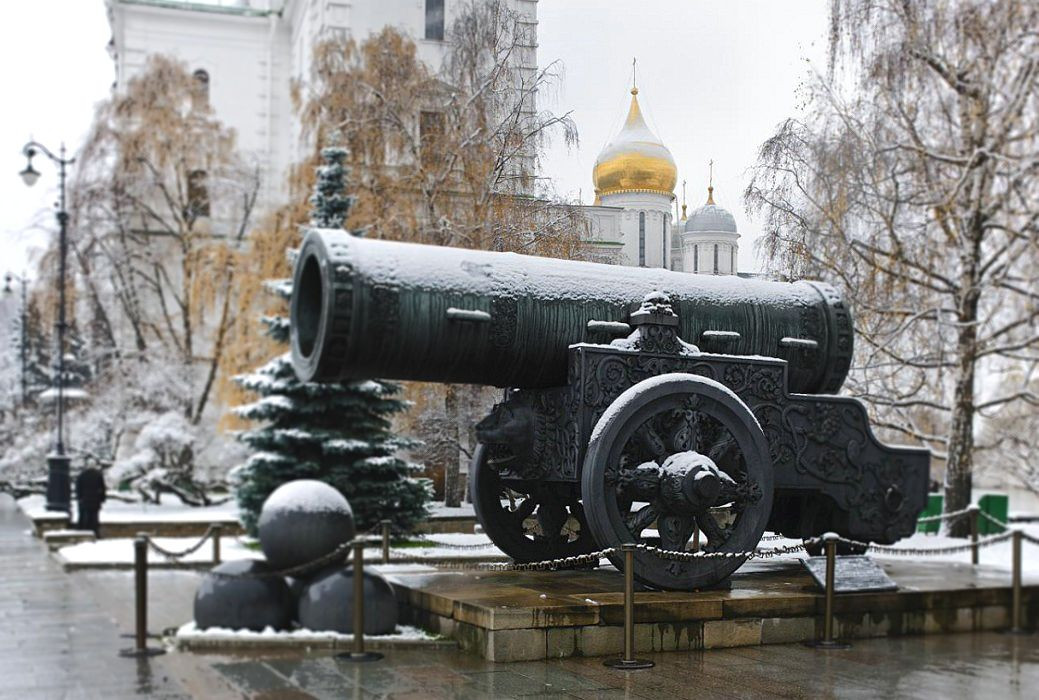 Tro cốt của kẻ tiếm quyền sau đó được trộn với thuốc súng rồi nhồi vào khẩu súng thần công Vua để bắn. Đây có lẽ là cách trừng phạt chỉ có một không hai trên thế giới.