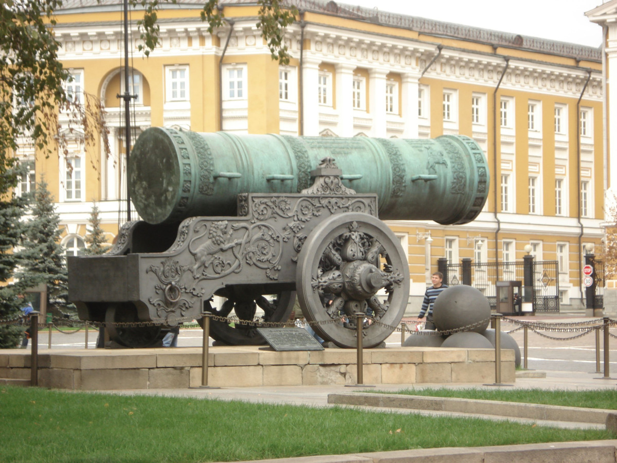 Về mặt mỹ thuật, súng thần công Vua được chế tác khá đẹp với các họa tiết trang nhã. Việc đúc khẩu súng khổng lồ này thực sự là một kỳ công của người Nga thời bấy giờ.