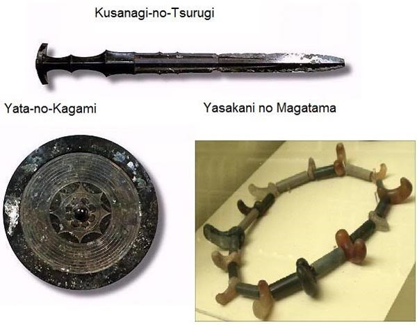 Tương truyền, chúng bao gồm thanh gươm Kusanagi no Tsurugi - tượng trưng cho lòng dũng cảm, chiếc gương Yata no Kagami – sự khôn ngoan và viên ngọc Yasakani no Magatama - lòng nhân từ.