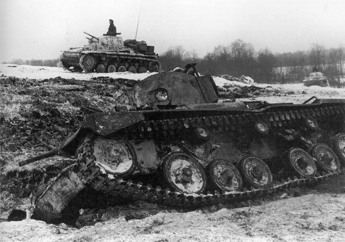 Theo thống kê, trong suốt thời gian tham chiến, đội quân chó chống tăng của Liên Xô đã loại khỏi vòng chiến hơn 300 xe tăng, chặn đứng 18 cuộc tấn công quy mô lớn bằng xe tăng của quân Đức.