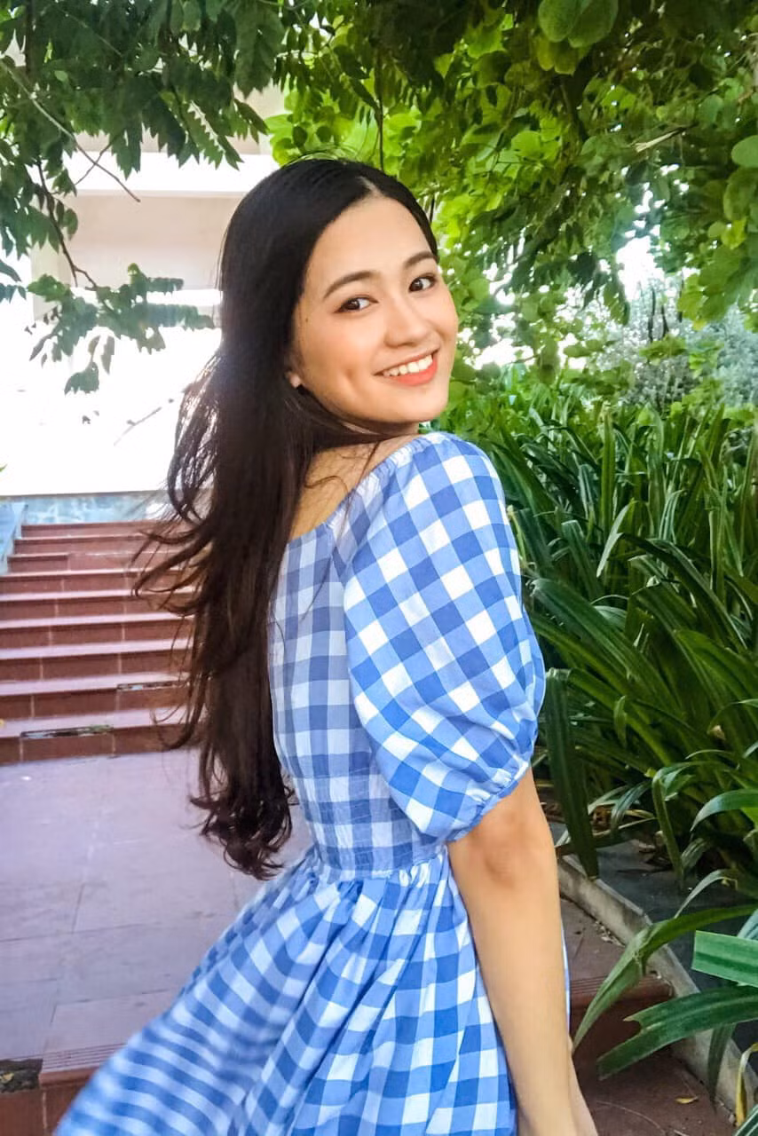 Nguyễn Thị Thu Phương từng đạt thành tích top 5 Miss World Vietnam 2019. Ở vòng bán kết hôm 10/10, cô gặp sự cố khi trình diễn. Tuy nhiên, với những kinh nghiệm sẵn có, cô gái Bắc Ninh vẫn được đánh giá là ứng viên tiềm năng. Số đo hình thể của người đẹp là 82-62-90.