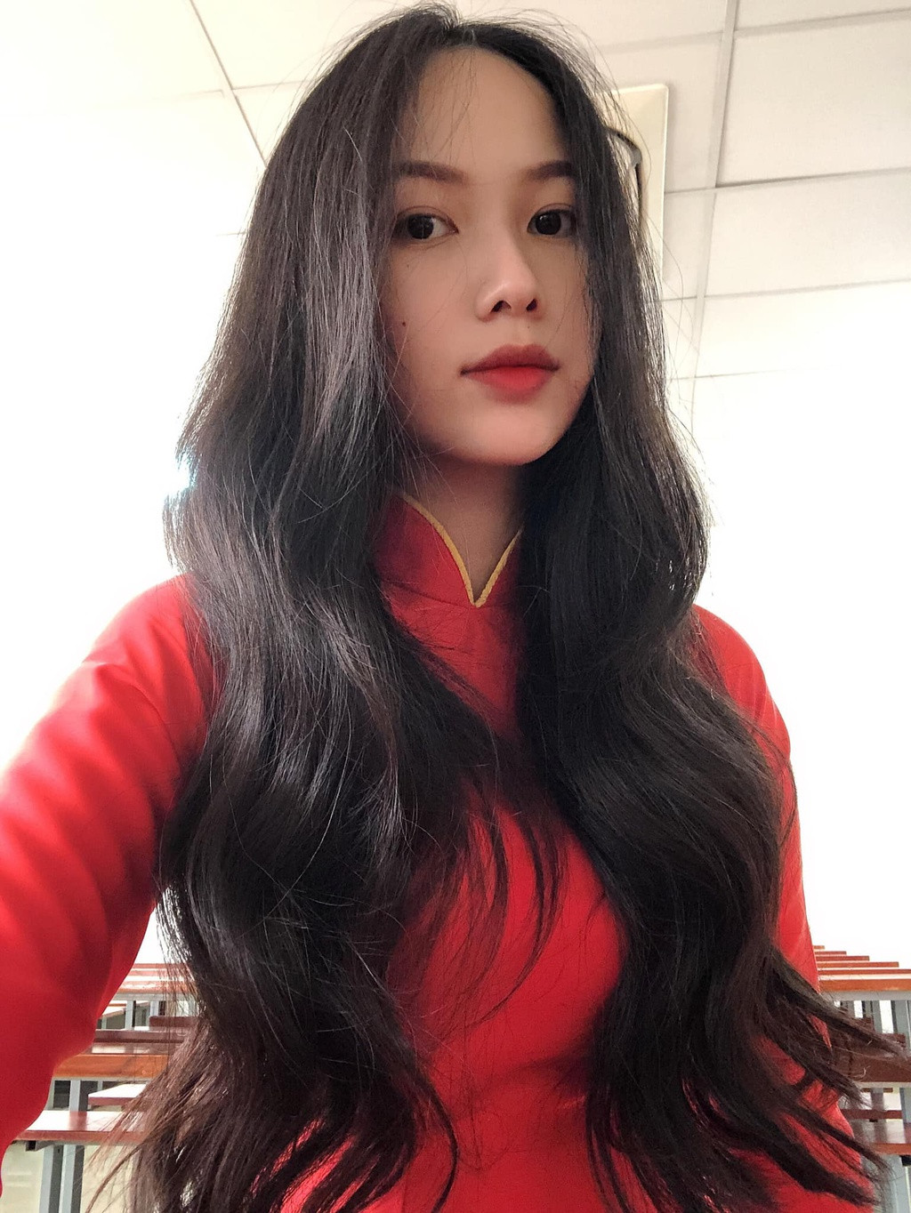 Nét đẹp dịu dàng của Phạm Thị Phương Quỳnh cũng gây ấn tượng với nhiều khán giả trong đêm thi chung kết hôm 10/10 tại Hà Nội. Lần đầu tiên tham gia cuộc thi sắc đẹp lớn, nữ sinh Đại học Tài chính Marketing mong muốn có cơ hội học hỏi, trải nghiệm và trưởng thành hơn. Ảnh: FBNV/HHVN.