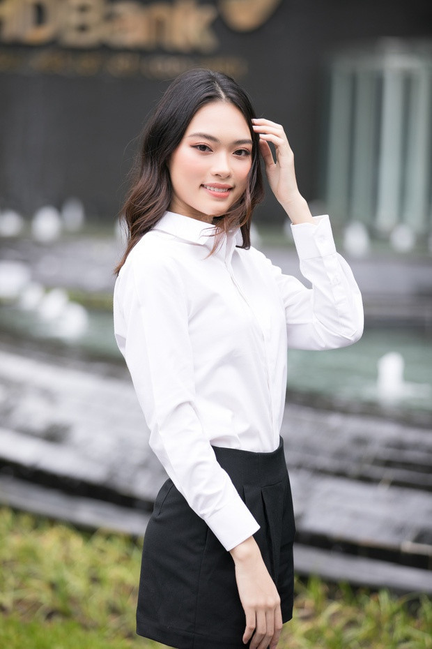 Hình ảnh đời thường và trên sân khấu của Lê Ngọc Trang không khác biệt nhiều. Cô sinh năm 2001, đến từ Hà Tĩnh, được nhiều người nhận xét có gương mặt giống Jennie (BlackPink). Ngọc Trang có chiều cao 1,69 m, số đo ba vòng 79-62-91.