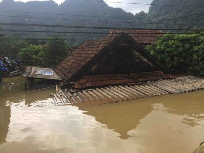 Ở các vùng nông thôn miền Trung, với những gia đình không có điều kiện xây nhà lầu, cái tra sẽ là công trình không thể thiếu nhờ tính hữu dụng của nó... Ảnh: Báo Tiêu Dùng.