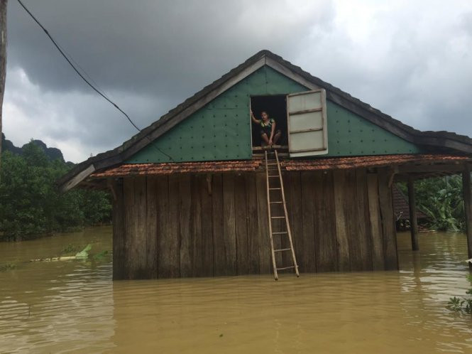 Câu trả lời rất đơn giản. "Tra" chỉ là cách người miền Trung gọi cái gác-xép - một tầng nhà phụ nằm dưới mái nhà. Ảnh: Báo Tiêu Dùng.