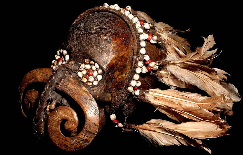 Tục lấy đầu người của người Dayak kéo dài cho đến những năm 1970, đến bây giờ đã chấm dứt hoàn toàn.