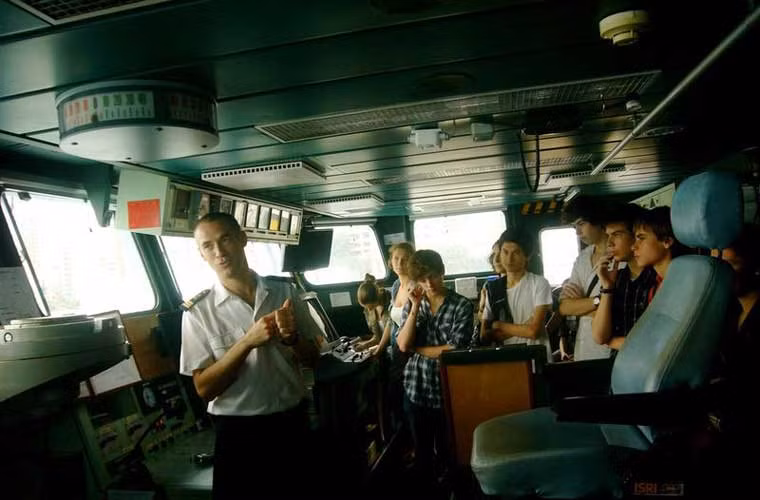 Tàu được trang bị đầy đủ các hệ thống điện tử gồm radar cảnh giới đường không, radar định vị dẫn đường, hệ thống chiến tranh điện tử...Trong ảnh là bên trong đài chỉ huy tàu Le Vendémiaire.