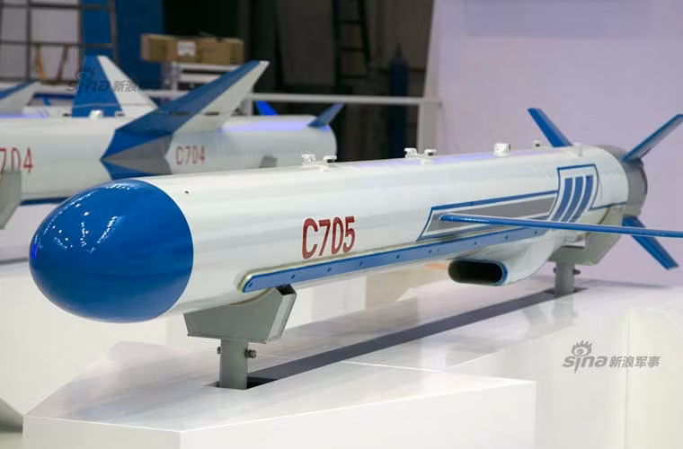 Tên lửa hành trình chống tàu hạng nhẹ C-705 được cải tiến từ mẫu C-704, dùng một số thành phần của C-602. Nó có trọng lượng 320kg, lắp đầu nổ nặng 110-130kg cho phép đánh chìm tàu cỡ 1.500 tấn, tầm bắn 140km.
