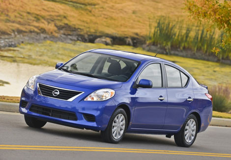 Mẫu Nissan Versa cũng được hãng xe Nhật Bản dự kiến ra mắt triển lãm New York lần này nhằm cạnh tranh trên thị trường sedan tầm trung. Versa sedan 2015 có thể sẽ sử dụng động cơ 1.6L 4 xi lanh, công suất 109 mã lực và mô men xoắn 145 Nm.