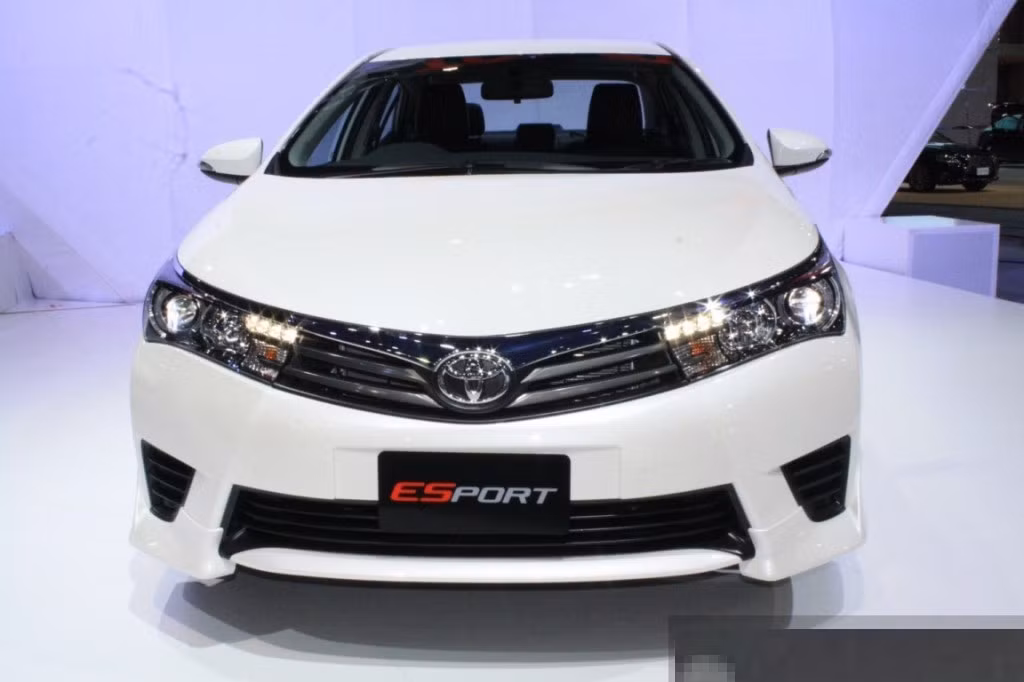 Chữ E trong từ ESport là viết tắt của từ Excellence trong tiếng Anh (nghĩa là Xuất sắc) còn chữ Sport nghĩa là thể thao. Hãng Toyota đặt tên chiếc xe thể như lời khẳng định sự hoàn hảo của dòng xe mới này.
