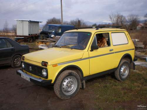 Có rất nhiều nhà sản xuất ô tô trên thế giới được cấp phép lắp ráp loại xe này. Ở Uruguay, mẫu xe Niva được nhà máy Bognor lắp ráp và đổi tên thành Diva Bognor.