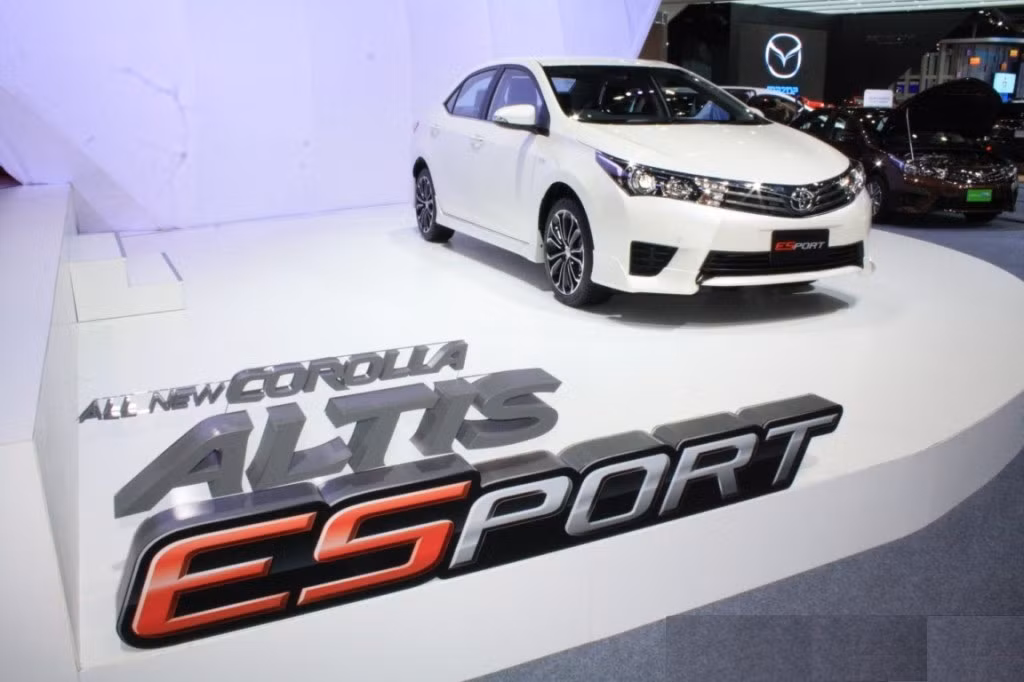 Dòng sedan tầm trung Toyota Corolla Altis có doanh số bán hàng khá tốt nên hãng Toyota quyết định giới thiệu thêm phiên bản độ ESport tại triển lãm Bangkok nhằm ăn theo doanh thu của phiên bản cũ.