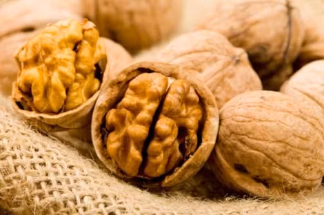 Quả óc chó trong quan niệm của người phương Đông có khả năng chữa rất nhiều bệnh liên quan đến tim mạch và ung thư. Bởi vậy mỗi năm Trung Quốc tiêu thụ số lượng rất lớn.