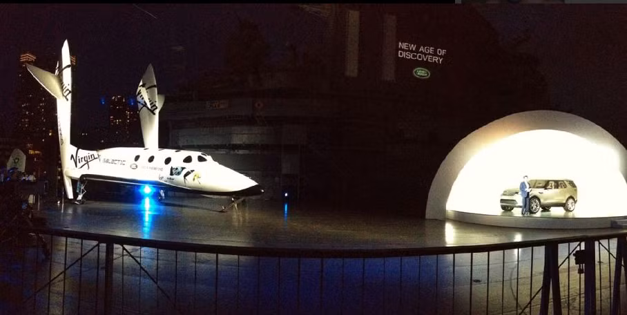 Mẫu xe này lấy ý tưởng theo con tàu vũ trụ Virgin Galactic hàm ý khát khao chinh phục khám phá của hãng xe Land Rover.