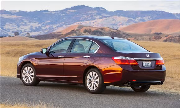 Honda Accord trang bị động cơ I4 2,4 lít công suất công suất 185 mã lực có mức độ tiêu hao xăng thấp là sự lựa chọn hoàn hảo cho mỗi gia đình. Đầu năm 2014, hãng đã bán được gần 80 nghìn chiếc, giảm 10% so với năm ngoái nhưng vẫn đang có tiềm năng cạnh tranh lớn trên thị trường.