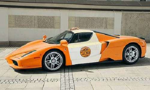 Siêu xe Ferrari Enzo là ước mơ của bao nhiêu người nhưng chỉ là xe taxi tại Oman.