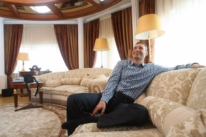 Một ứng cử viên sáng giá khác là ông Vitaliy Klichko hiện đang sống trong 1 biệt thự cổ được xây dựng từ năm 1901.