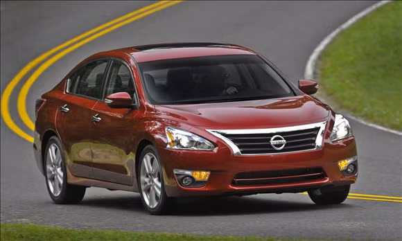 Nissan Altima ra mắt năm 2013 đã chiếm trọn niềm tin của người dùng. Xe trang bị động cơ I4 2,5 lít công suất 182 mã lực, thiết kế lịch lãm sang trọng. 3 tháng đầu năm 2014, hãng đã bán được tổng cộng 89 nghìn phiên bản khác nhau, tăng 3% so với năm ngoái.