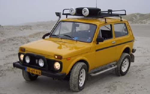 Những chiếc xe Lada Niva tuy có tuổi thọ cao nhưng vẫn được nhiều người săn lùng độ máy, vỏ xe, giàn để hàng... nhờ sự đáng tin cậy của nó.