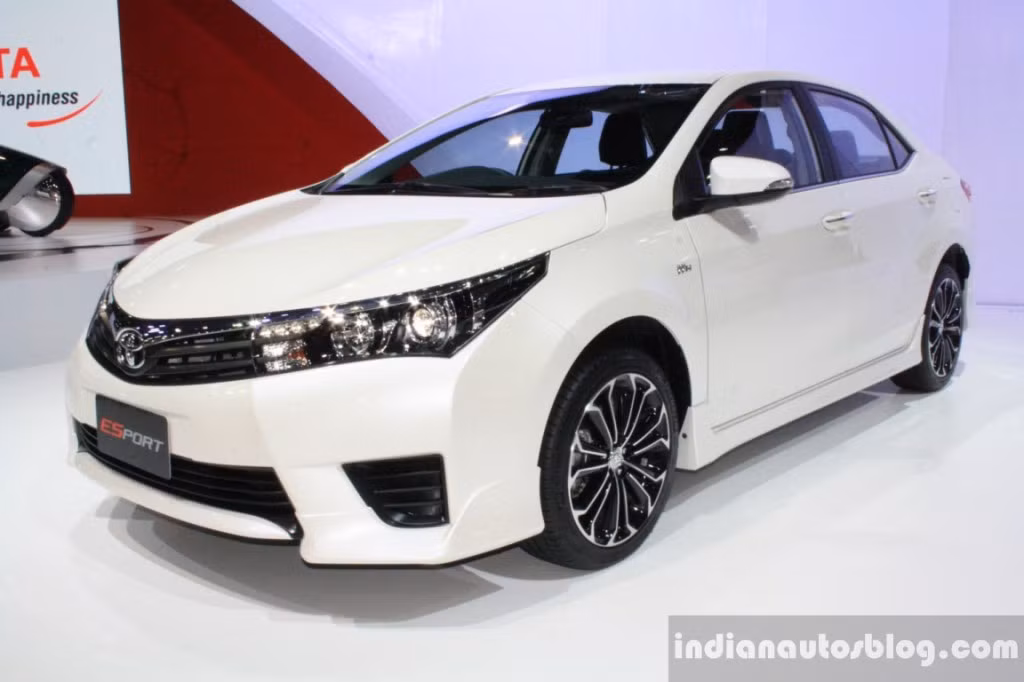 Mũi xe ESport được thiết kế nhỏ lại liền với đèn pha nhằm tăng thêm cá tính cho chiếc xe. Thân xe được gia cố lại bằng sợi các bon tăng độ an toàn và tin cậy hơn cho người lái.