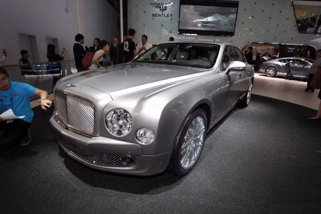 Siêu xe Bentley hybrid sang trọng với lưới tản nhiệt bằng đồng cá tính nổi bật tại triển lãm Bắc Kinh lần này.